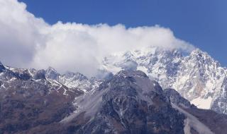 玉龙雪山平均海拔高度 玉龙雪山海拔多少